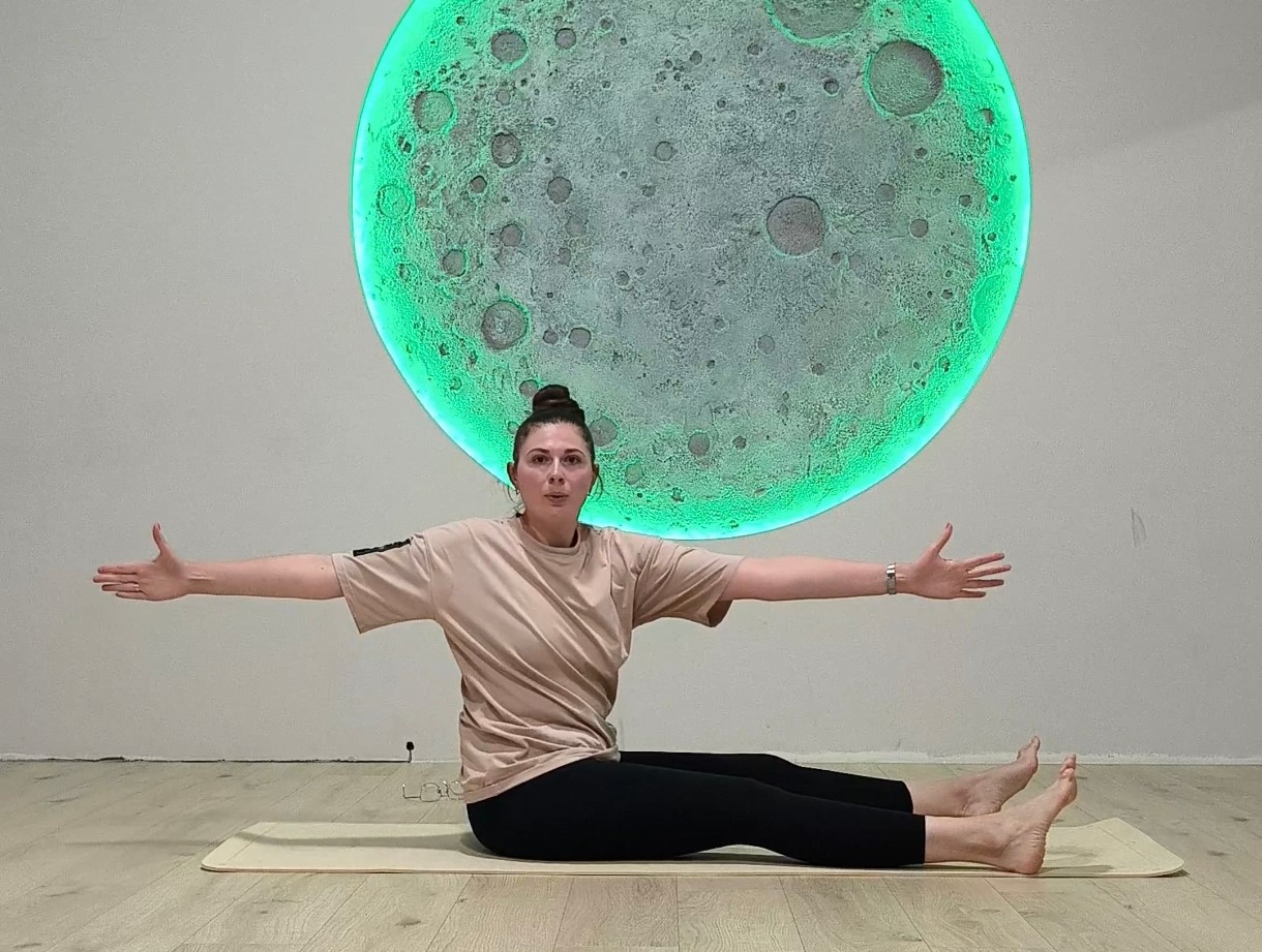 pilates-dlya-sydiachoi-roboty